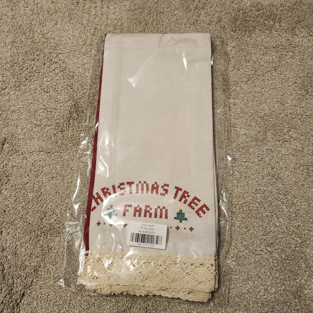 Rare Taylor Swift Christmas Tree Farm Tea Towels NEW - Picture 3 of 4